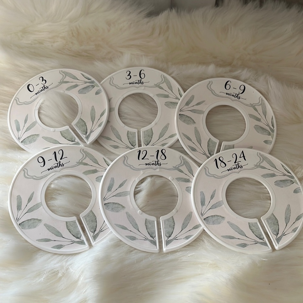 Baby clothes closet tags